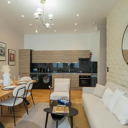 Center Of By Prestige 파리